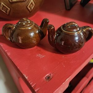 Vintage Tea Pot Salt And Pepper Shaker Set